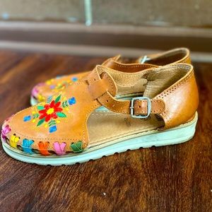 Huarche Sandals size 9